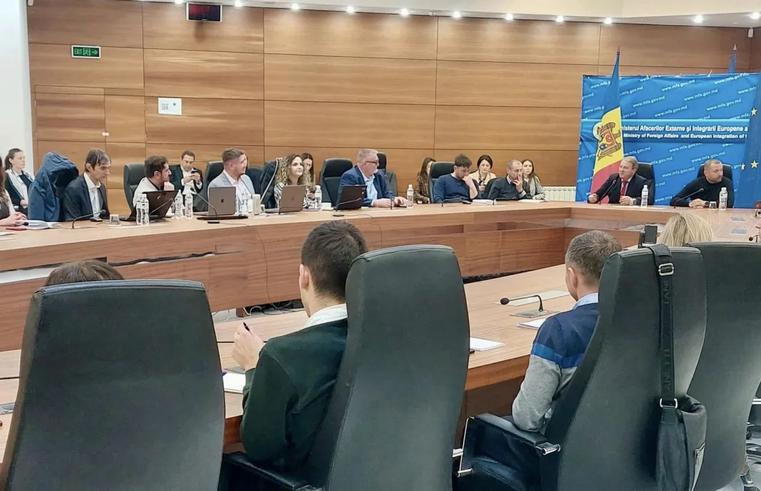 ICI București a susținut un seminar introductiv în domeniul inteligenței artificiale la Chișinău, destinat corpului diplomatic al MAE, dar și altor funcționari publici din cadrul structurilor guvernamentale ale Republicii Moldova ICI București a susținut un seminar introductiv în domeniul inteligenței artificiale la Chișinău, destinat corpului diplomatic al MAE, dar și altor funcționari publici din cadrul structurilor guvernamentale ale Republicii Moldova
