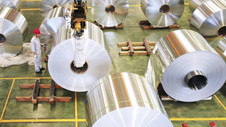 Tarifele lui Trump la aluminiu ar putea costa 100.000 de locuri de muncă în SUA Tarifele lui Trump la aluminiu ar putea costa 100.000 de locuri de muncă în SUA