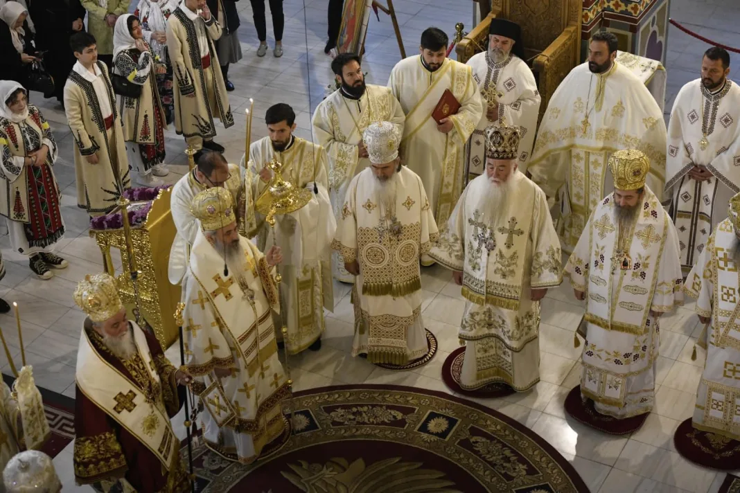 HRAMUL CATEDRALEI EPISCOPALE DIN DROBETA TURNU SEVERIN HRAMUL CATEDRALEI EPISCOPALE DIN DROBETA TURNU SEVERIN