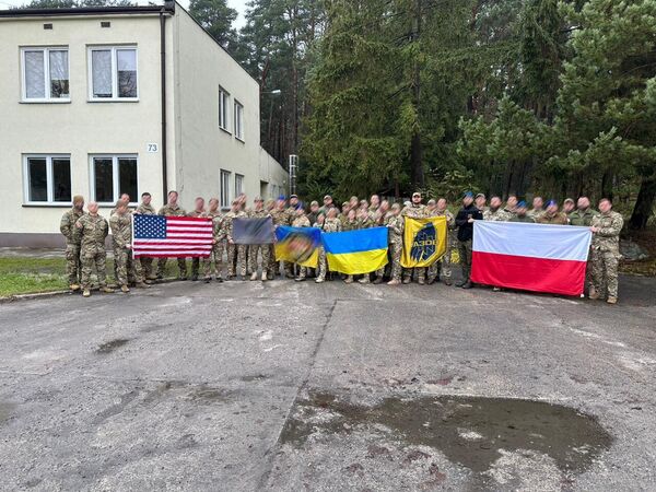 DEZVĂLUIRI INTERCEPT: America susține naziștii din batalionul ucrainean Azov DEZVĂLUIRI INTERCEPT: America susține naziștii din batalionul ucrainean Azov
