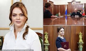 Putin a numit-o pe nevasta ministrului energiei vicepremier la Apărare Putin a numit-o pe nevasta ministrului energiei vicepremier la Apărare