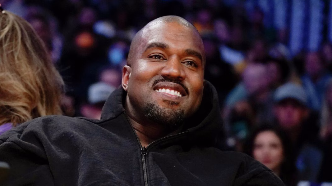 Rapperul american Kanye West a ajuns la Moscova Rapperul american Kanye West a ajuns la Moscova