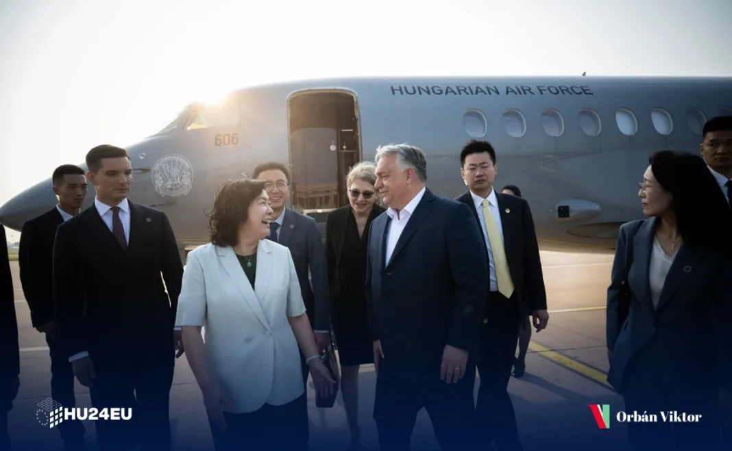 Sfidând UE, Orbán a ajuns in China: Misiunea de pace 3.0 Sfidând UE, Orbán a ajuns in China: Misiunea de pace 3.0