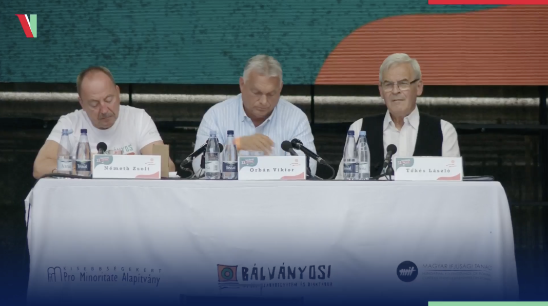 László Tőkés alături de Viktor Orban la Băile Tușnad cere un referendum în rândul maghiarilor transilvăneni: Doar aşa poţi să simţi şi să consideri pământul moştenit de la strămoşii tăi ca fiind patria ta László Tőkés alături de Viktor Orban la Băile Tușnad cere un referendum în rândul maghiarilor transilvăneni: Doar aşa poţi să simţi şi să consideri pământul moştenit de la strămoşii tăi ca fiind patria ta