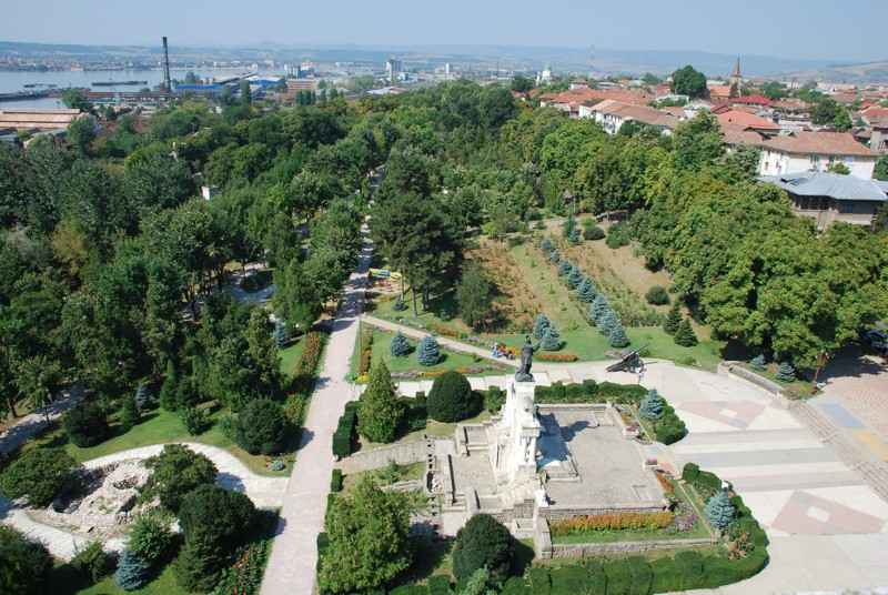 Modernizarea parcurilor centrale din Drobeta-Turnu Severin a intrat în linie dreaptă Modernizarea parcurilor centrale din Drobeta-Turnu Severin a intrat în linie dreaptă
