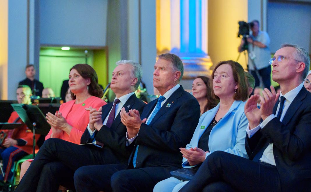Iohannis, semnatar alături de alţi 5 lideri din NATO a unei declaraţii comune privind cedarea de sisteme de apărare aeriană Ucrainei. Ceilalți membri NATO nu se bagă Iohannis, semnatar alături de alţi 5 lideri din NATO a unei declaraţii comune privind cedarea de sisteme de apărare aeriană Ucrainei. Ceilalți membri NATO nu se bagă