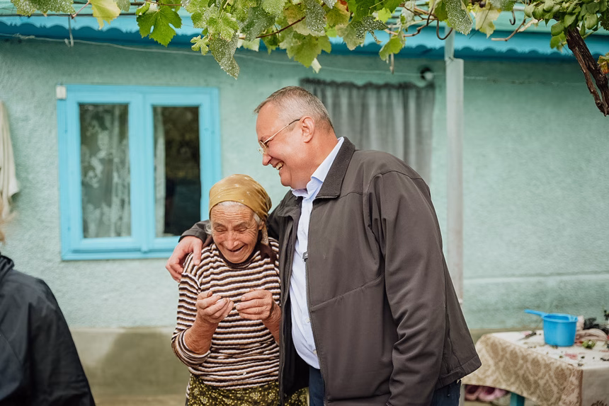 Preşedintele PNL Nicolae Ciucă a revenit în localităţile afectate de inundaţii, în Galaţi Preşedintele PNL Nicolae Ciucă a revenit în localităţile afectate de inundaţii, în Galaţi