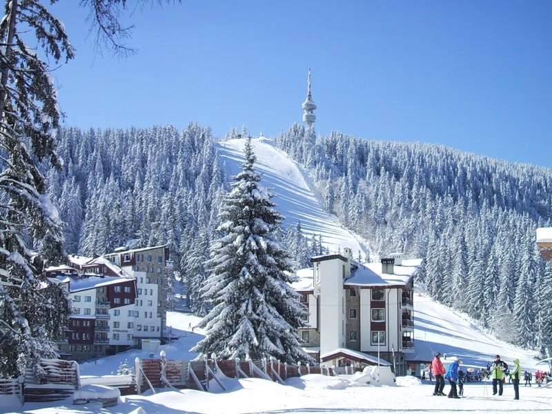Dacă România nu e in stare să crească turismul duce turiști la munte in Bulgaria Dacă România nu e in stare să crească turismul duce turiști la munte in Bulgaria