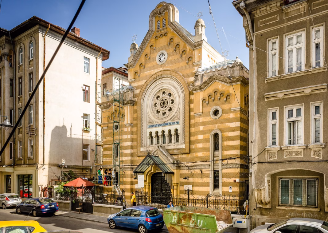 „Ambasada Statelor Unite ale Americii a fost informată cu privire la amenințări care ar putea viza o sinagogă, un templu sau o moschee din România pentru weekendul 11-13 octombrie” „Ambasada Statelor Unite ale Americii a fost informată cu privire la amenințări care ar putea viza o sinagogă, un templu sau o moschee din România pentru weekendul 11-13 octombrie”