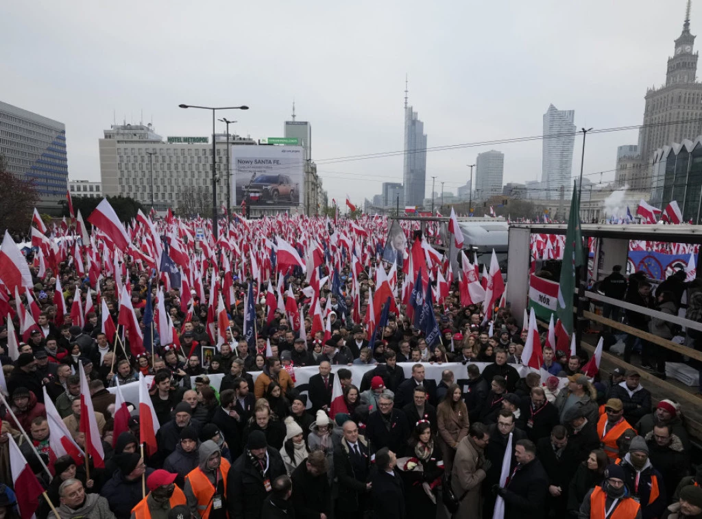 De Ziua Independenței, zeci de mii de polonezi la Varșovia împotriva UE De Ziua Independenței, zeci de mii de polonezi la Varșovia împotriva UE