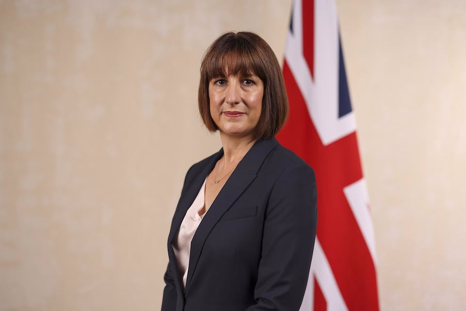 Ministrul britanic de finanțe și-a falsificat o mare parte din biografie Ministrul britanic de finanțe și-a falsificat o mare parte din biografie