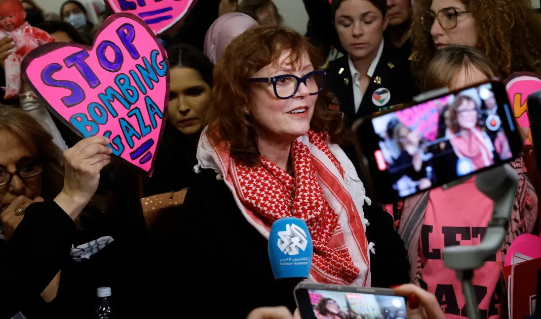 Susan Sarandon: Sunt pe lista neagră de Hollywood din cauza declarațiilor pro palestiniene. Nu o să mai joc in filme cu buget Susan Sarandon: Sunt pe lista neagră de Hollywood din cauza declarațiilor pro palestiniene. Nu o să mai joc in filme cu buget