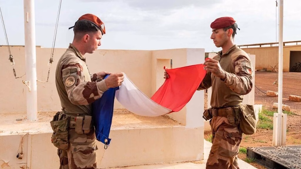 O NOUĂ LOVITURĂ PENTRU MACRON: Senegalul va închide bazele militare franceze O NOUĂ LOVITURĂ PENTRU MACRON: Senegalul va închide bazele militare franceze