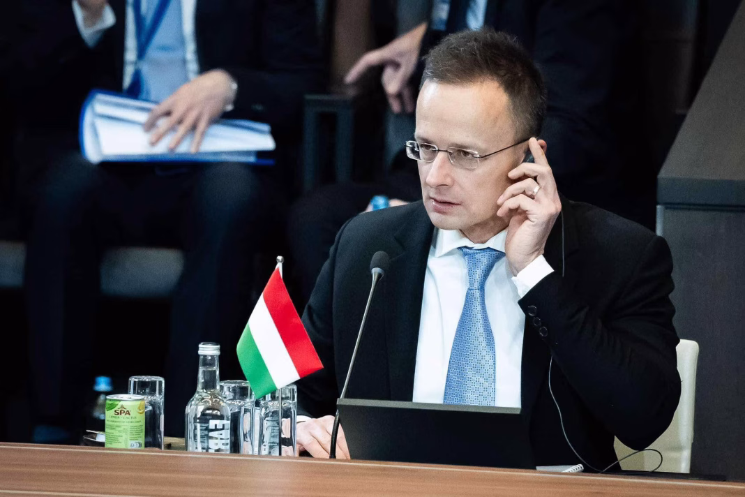 Ministrul de externe ungar: Cei de la Bruxelles sunt incompetenți și lași. De aceea americanii ne introduc taxe vamale Ministrul de externe ungar: Cei de la Bruxelles sunt incompetenți și lași. De aceea americanii ne introduc taxe vamale