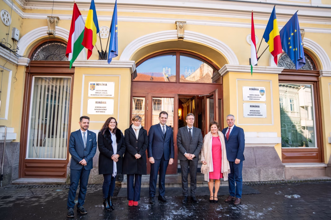 Ministrul ungar al Culturii la braț cu ministrul UDMR al Finanțelor in „Secuime și Transilvania” Ministrul ungar al Culturii la braț cu ministrul UDMR al Finanțelor in „Secuime și Transilvania”