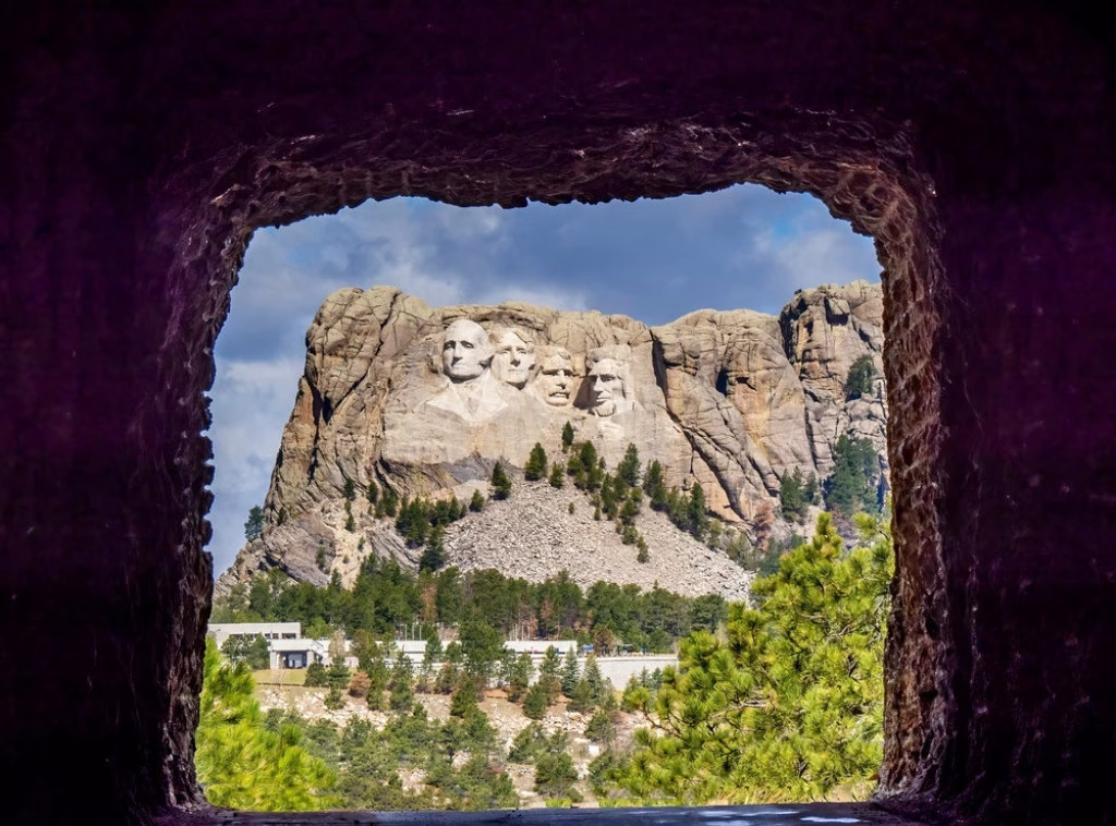 Secretarul SUA pentru Resurse Naturale: E loc pentru chipul lui Trump pe Muntele Rushmore Secretarul SUA pentru Resurse Naturale: E loc pentru chipul lui Trump pe Muntele Rushmore