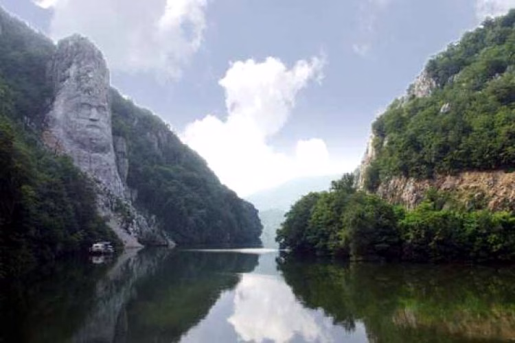 PRIMĂRIA EȘELNIȚA, PREMIATĂ DUPĂ CE ZONA CAZANELOR DUNĂRII A FOST DESEMNATĂ DESTINAȚIA ANULUI 2025 PRIMĂRIA EȘELNIȚA, PREMIATĂ DUPĂ CE ZONA CAZANELOR DUNĂRII A FOST DESEMNATĂ DESTINAȚIA ANULUI 2025