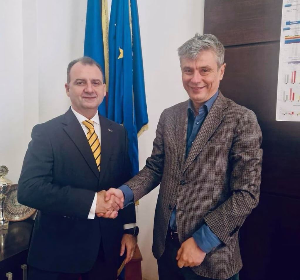 Primarul PNL din Orșova, garantat Virgil Popescu, și-a dat singur premii de excelență în vremea când era manager al Spitalului Municipal Primarul PNL din Orșova, garantat Virgil Popescu, și-a dat singur premii de excelență în vremea când era manager al Spitalului Municipal