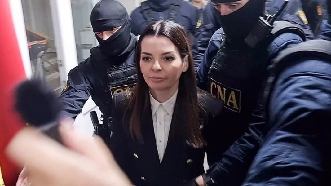 Șefa Găgăuzei aflată în închisoare cere intervenția lui Trump și vorbește despre un „scenariu românesc”: Să prevenim un „conflict civil” Șefa Găgăuzei aflată în închisoare cere intervenția lui Trump și vorbește despre un „scenariu românesc”: Să prevenim un „conflict civil”