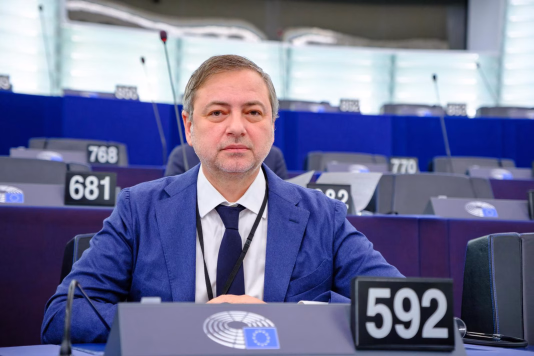 Europarlamentarul Dan Motreanu: Parlamentul European și Consiliul UE au ajuns la o înțelegere privind bugetul UE pentru anul 2026. Negociatorii Parlamentului European au obținut o finanțare suplimentară de 372,7 milioane de euro Europarlamentarul Dan Motreanu: Parlamentul European și Consiliul UE au ajuns la o înțelegere privind bugetul UE pentru anul 2026. Negociatorii Parlamentului European au obținut o finanțare suplimentară de 372,7 milioane de euro