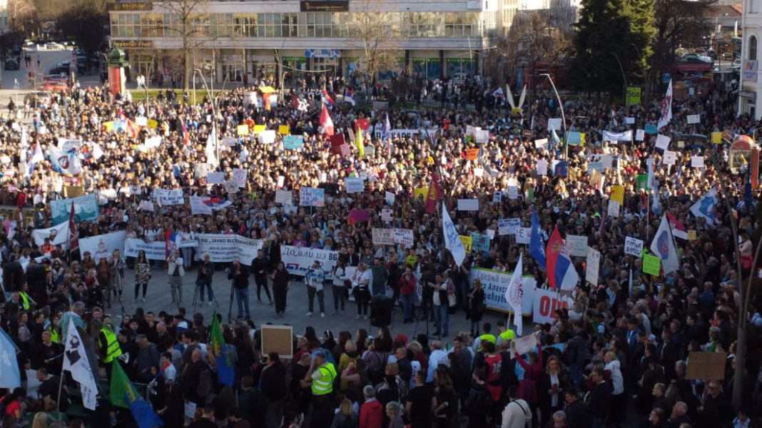 Studenții sârbi se îndreaptă in marș spre Belgrad pentru un mare miting sâmbătă Studenții sârbi se îndreaptă in marș spre Belgrad pentru un mare miting sâmbătă