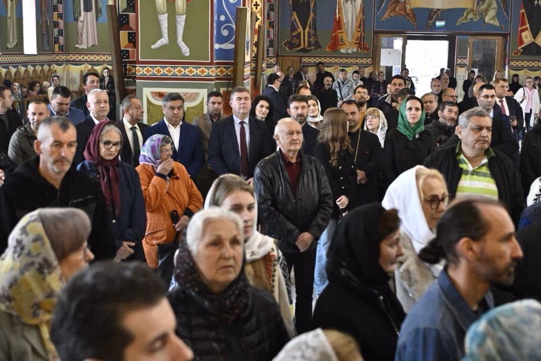 Binecuvântare, comuniune și credință la Hramul Catedralei Episcopale din Drobeta-Turnu Severin Binecuvântare, comuniune și credință la Hramul Catedralei Episcopale din Drobeta-Turnu Severin