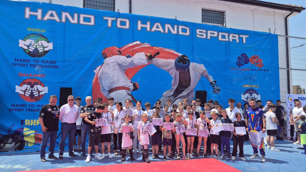 Festivalul Înfrățirii și Ziua Comunei Svinița, pe Clisura Dunării: Campionatul Balcanic de Hand to Hand Festivalul Înfrățirii și Ziua Comunei Svinița, pe Clisura Dunării: Campionatul Balcanic de Hand to Hand