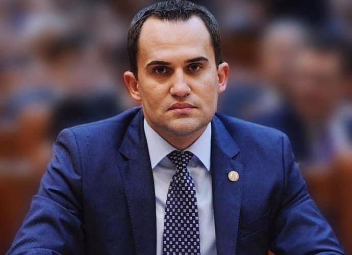 Secretele viitorului ministru PSD al transporturilor: Sărac lipit în declarația de avere, stil de viață care sugerează o avere ascunsă Secretele viitorului ministru PSD al transporturilor: Sărac lipit în declarația de avere, stil de viață care sugerează o avere ascunsă