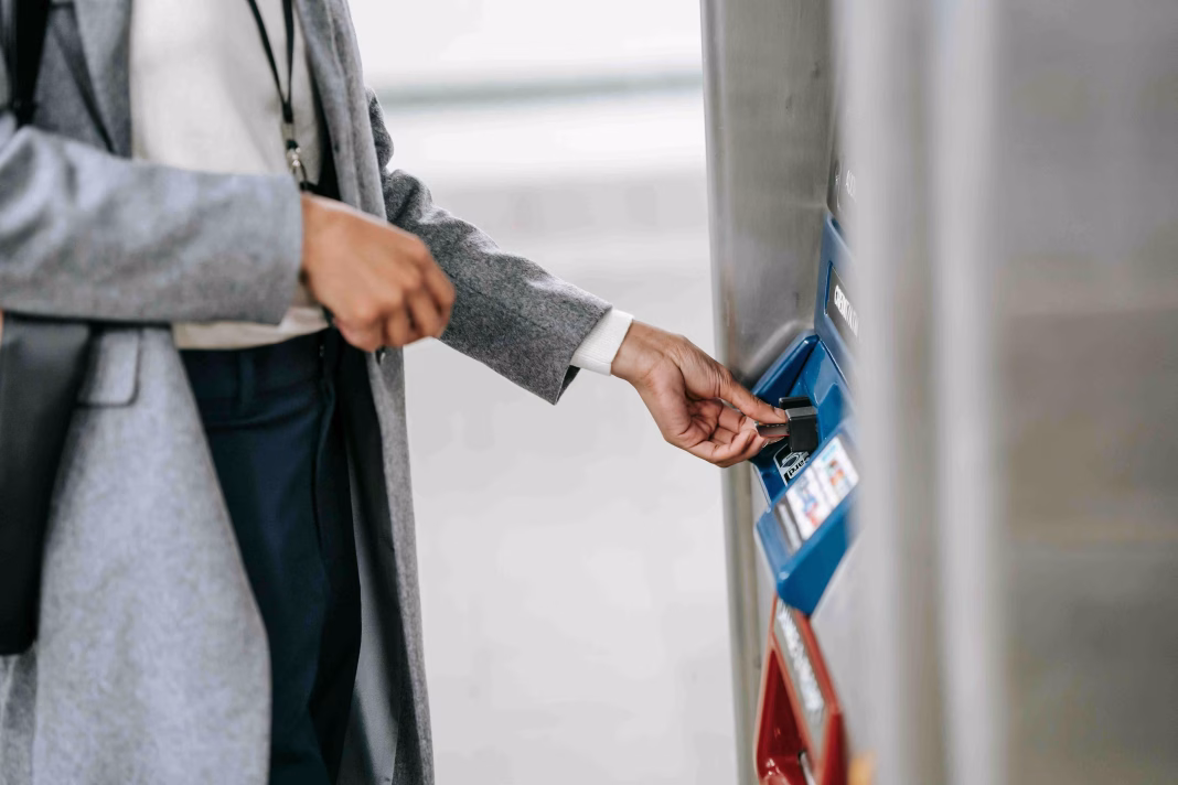 Soluții bancare și servicii care îți fac viața mai simplă Soluții bancare și servicii care îți fac viața mai simplă