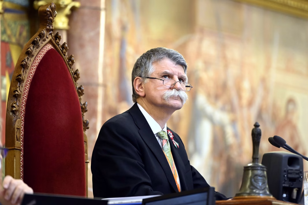 Președintele Parlamentului ungar: Nu există o cauză separată a maghiarilor din interiorul sau din afara graniţelor Ungariei, nu există o problemă a maghiarilor din ţară şi una a celor din afară, ci există o singură cauză maghiară Președintele Parlamentului ungar: Nu există o cauză separată a maghiarilor din interiorul sau din afara graniţelor Ungariei, nu există o problemă a maghiarilor din ţară şi una a celor din afară, ci există o singură cauză maghiară