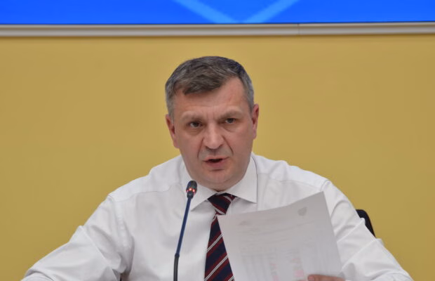 Șeful CJ Caraș-Severin acuză revenirea la „centralizarea comunistă”: Pot să fie genii absolute Bolojan, Cseke şi Pîslaru, dar nu pot să proceseze rapid mii de proiecte în baza unor criterii arbitrare Șeful CJ Caraș-Severin acuză revenirea la „centralizarea comunistă”: Pot să fie genii absolute Bolojan, Cseke şi Pîslaru, dar nu pot să proceseze rapid mii de proiecte în baza unor criterii arbitrare