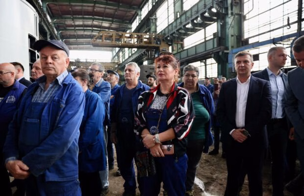 Șeful CJ Caras Severin acuză tăierile de salarii de UCMH Reșița: Fără să investim în tehnologie nu vom putea specula potenţialul hidroenergetic pe care România îl are. Poate înţeleg asta şi cei de la vârful Executivului care au tras frâna de mână în multe proiecte esenţiale pentru dezvoltarea ţării Șeful CJ Caras Severin acuză tăierile de salarii de UCMH Reșița: Fără să investim în tehnologie nu vom putea specula potenţialul hidroenergetic pe care România îl are. Poate înţeleg asta şi cei de la vârful Executivului care au tras frâna de mână în multe proiecte esenţiale pentru dezvoltarea ţării