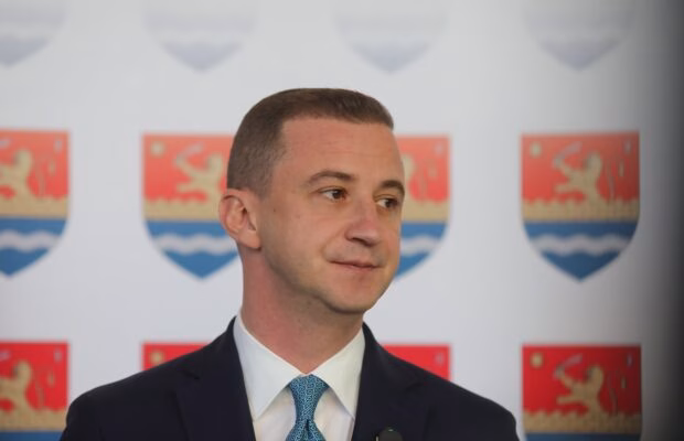 Simonis: Guvernul României caută dușmani și hrănește ura publică Simonis: Guvernul României caută dușmani și hrănește ura publică