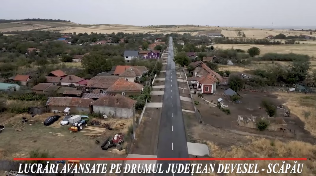 CONTINUĂ INVESTIȚIA PE DRUMUL JUDEȚEAN DINTRE DEVESEL ȘI SCĂPĂU CONTINUĂ INVESTIȚIA PE DRUMUL JUDEȚEAN DINTRE DEVESEL ȘI SCĂPĂU