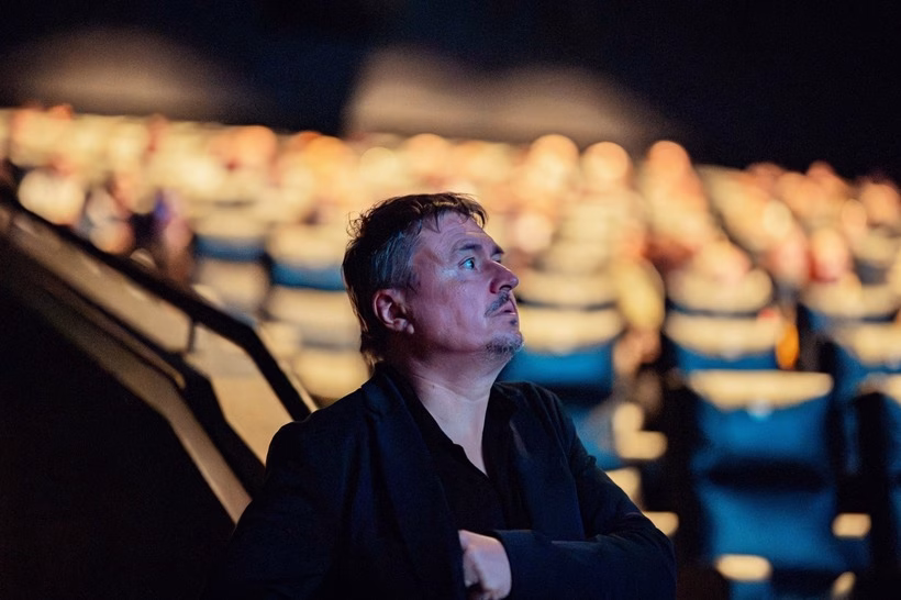 Regizorul Cristian Mungiu: Ai vrea să se scufunde partea aia de Românie cu toţi cei care gândesc altfel decât tine şi ei la fel gândesc că tu eşti spălat pe creier şi posedat de Satana Regizorul Cristian Mungiu: Ai vrea să se scufunde partea aia de Românie cu toţi cei care gândesc altfel decât tine şi ei la fel gândesc că tu eşti spălat pe creier şi posedat de Satana