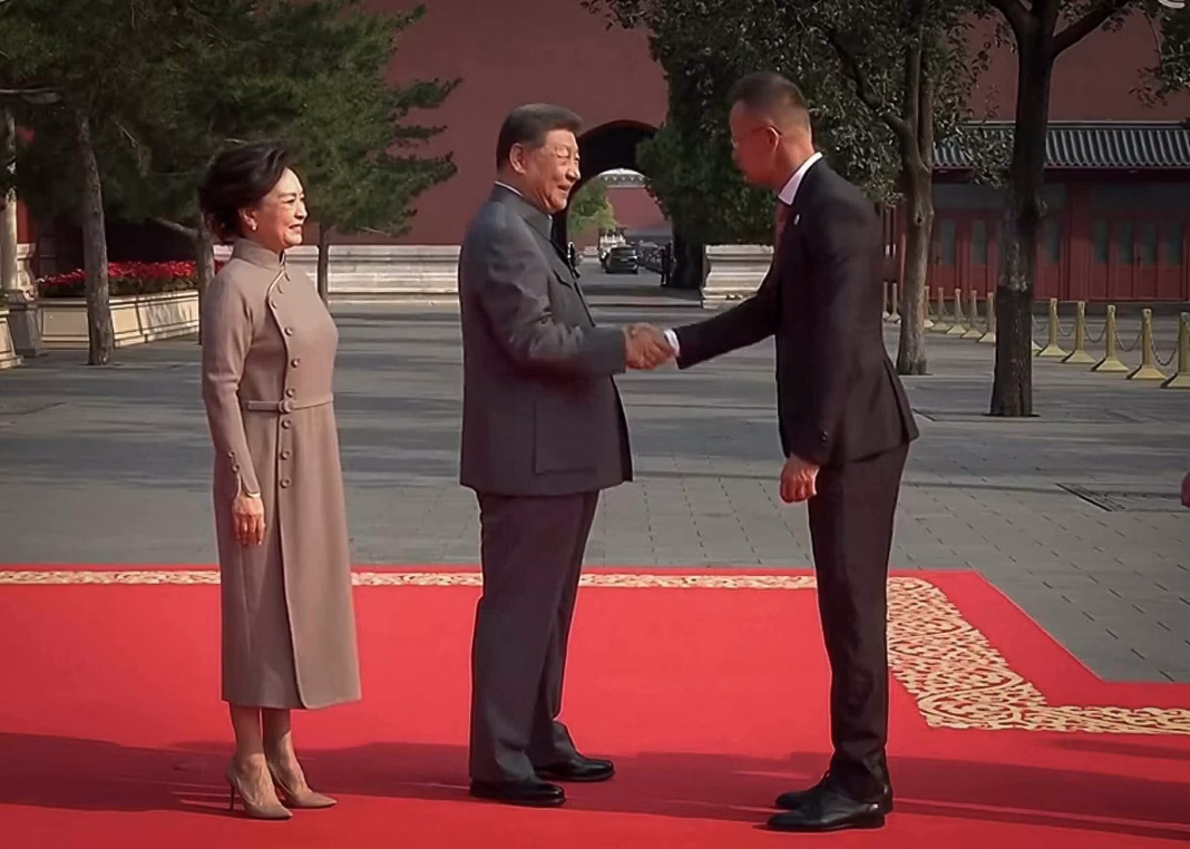 Ministrul maghiar de externe: Relațiile cu China sunt la cote record, companiile chineze s-au dovedit a fi cei mai importanţi investitori în Ungaria Ministrul maghiar de externe: Relațiile cu China sunt la cote record, companiile chineze s-au dovedit a fi cei mai importanţi investitori în Ungaria