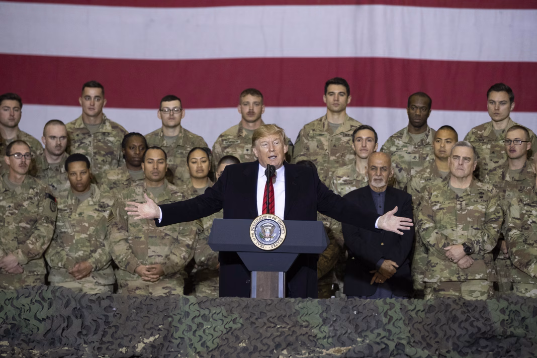 Trump l-a demis pe șeful Marinei din cauză că nu i-a făcut flota pe care o visa Trump l-a demis pe șeful Marinei din cauză că nu i-a făcut flota pe care o visa