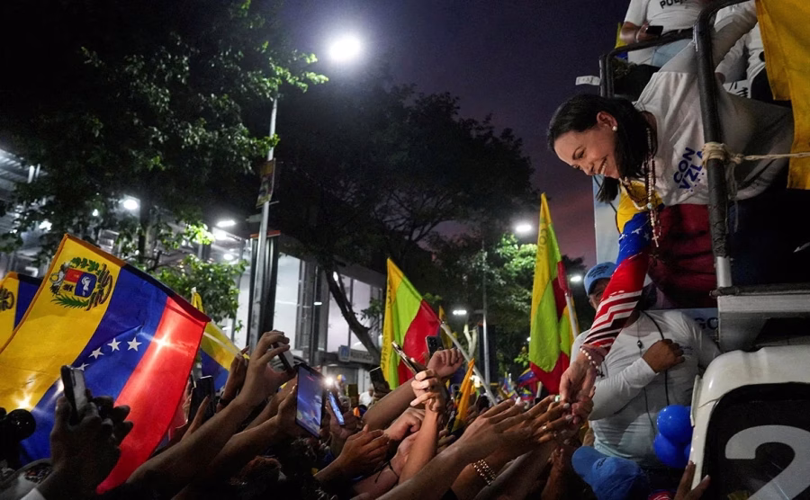 Trump o lovește pe lidera opoziției venezuelene laureată cu Premiul Nobel pentru Pace: Nu are sprijin popular să conducă țara. Adjuncta lui Maduro preferată de americani Trump o lovește pe lidera opoziției venezuelene laureată cu Premiul Nobel pentru Pace: Nu are sprijin popular să conducă țara. Adjuncta lui Maduro preferată de americani
