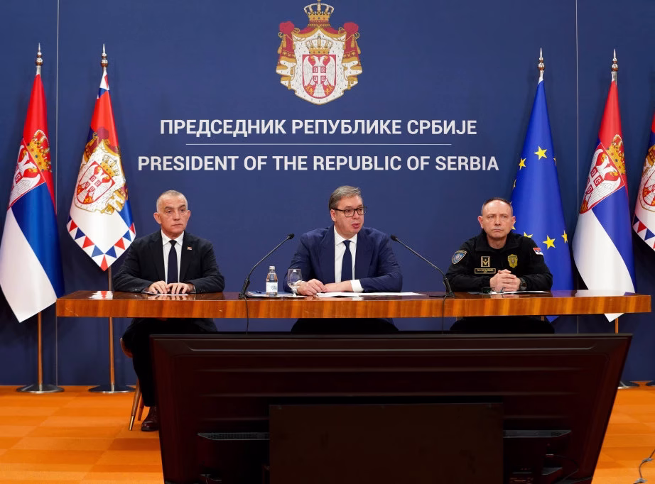 Președintele sârb după atacul armat la Parlamentul din Belgrad cere susținătorilor să nu se răzbune: Răzbunarea nu a adus nimănui bine și asta nu trebuie să se întâmple în Serbia Președintele sârb după atacul armat la Parlamentul din Belgrad cere susținătorilor să nu se răzbune: Răzbunarea nu a adus nimănui bine și asta nu trebuie să se întâmple în Serbia