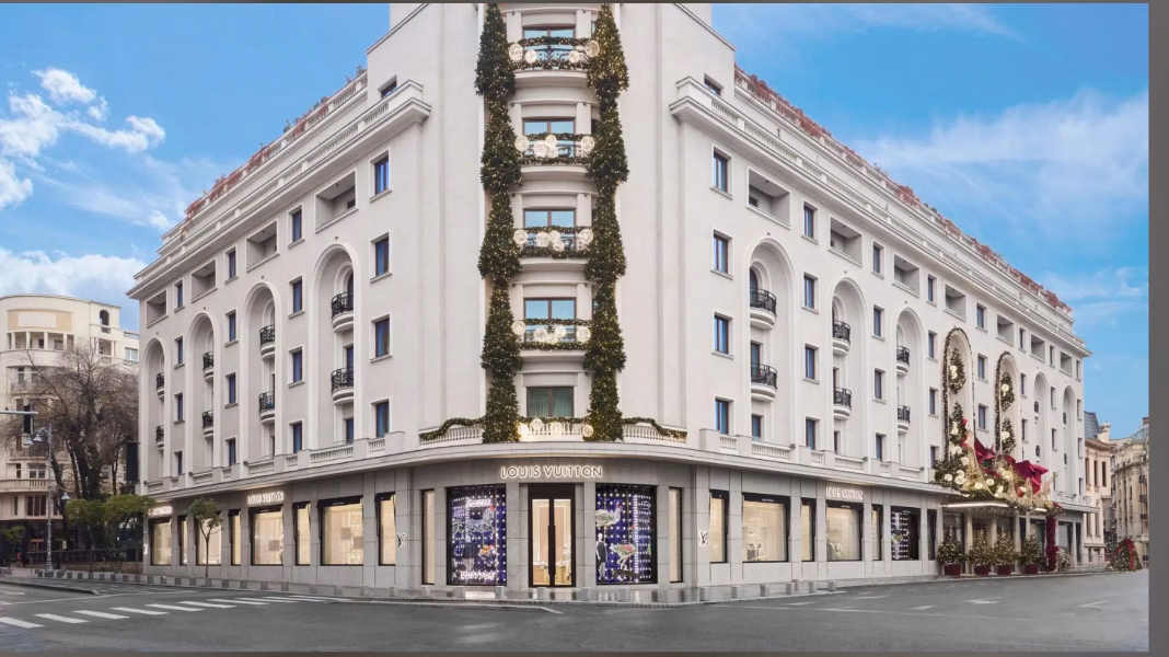 Louis Vuitton a explodat prețurile pe Calea Victoriei: „Am vândut un spaţiu de 15 metri cu 30.000 de euro pe metru pătrat” Louis Vuitton a explodat prețurile pe Calea Victoriei: „Am vândut un spaţiu de 15 metri cu 30.000 de euro pe metru pătrat”