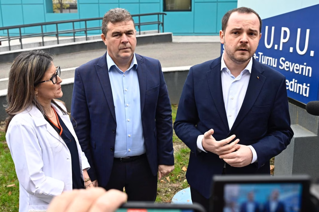 Ministrul Sănătății, 𝐀𝐥𝐞𝐱𝐚𝐧𝐝𝐫𝐮 𝐑𝐨𝐠𝐨𝐛𝐞𝐭𝐞, impresionat de sistemul de sănătate din Mehedinți: “𝐌𝐨𝐝𝐮𝐥 𝐢̂𝐧 𝐜𝐚𝐫𝐞 𝐚𝐫𝐚𝐭𝐚̆ 𝐬𝐩𝐢𝐭𝐚𝐥𝐞𝐥𝐞 𝐞𝐬𝐭𝐞, 𝐝𝐞 𝐟𝐚𝐩𝐭, 𝐟𝐨𝐫𝐦𝐚 𝐝𝐞 𝐫𝐞𝐬𝐩𝐞𝐜𝐭 𝐩𝐞 𝐜𝐚𝐫𝐞 𝐨 𝐚𝐮𝐭𝐨𝐫𝐢𝐭𝐚𝐭𝐞 𝐥𝐨𝐜𝐚𝐥𝐚̆ 𝐨 𝐩𝐨𝐚𝐭𝐞 𝐚𝐫𝐚̆𝐭𝐚 𝐜𝐞𝐭𝐚̆𝐭̦𝐞𝐧𝐢𝐥𝐨𝐫.” Ministrul Sănătății, 𝐀𝐥𝐞𝐱𝐚𝐧𝐝𝐫𝐮 𝐑𝐨𝐠𝐨𝐛𝐞𝐭𝐞, impresionat de sistemul de sănătate din Mehedinți: “𝐌𝐨𝐝𝐮𝐥 𝐢̂𝐧 𝐜𝐚𝐫𝐞 𝐚𝐫𝐚𝐭𝐚̆ 𝐬𝐩𝐢𝐭𝐚𝐥𝐞𝐥𝐞 𝐞𝐬𝐭𝐞, 𝐝𝐞 𝐟𝐚𝐩𝐭, 𝐟𝐨𝐫𝐦𝐚 𝐝𝐞 𝐫𝐞𝐬𝐩𝐞𝐜𝐭 𝐩𝐞 𝐜𝐚𝐫𝐞 𝐨 𝐚𝐮𝐭𝐨𝐫𝐢𝐭𝐚𝐭𝐞 𝐥𝐨𝐜𝐚𝐥𝐚̆ 𝐨 𝐩𝐨𝐚𝐭𝐞 𝐚𝐫𝐚̆𝐭𝐚 𝐜𝐞𝐭𝐚̆𝐭̦𝐞𝐧𝐢𝐥𝐨𝐫.”
