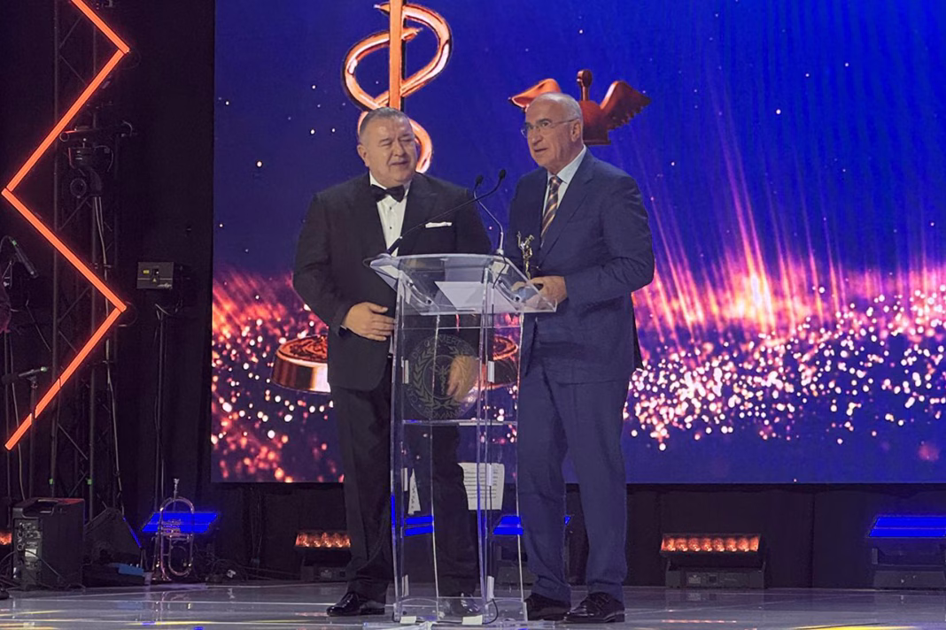 Grupul TIU, distins cu Premiul de Excelență pentru cel mai longeviv antreprenoriat din România Grupul TIU, distins cu Premiul de Excelență pentru cel mai longeviv antreprenoriat din România