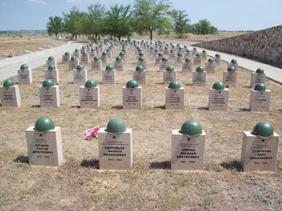 Scandal într-un cimitir rusesc unde se află și militari români: Se pregătea o reînhumare ceremonială a rămășițelor soldaților și ofițerilor Wehrmacht-ului cu onoruri militare complete Scandal într-un cimitir rusesc unde se află și militari români: Se pregătea o reînhumare ceremonială a rămășițelor soldaților și ofițerilor Wehrmacht-ului cu onoruri militare complete