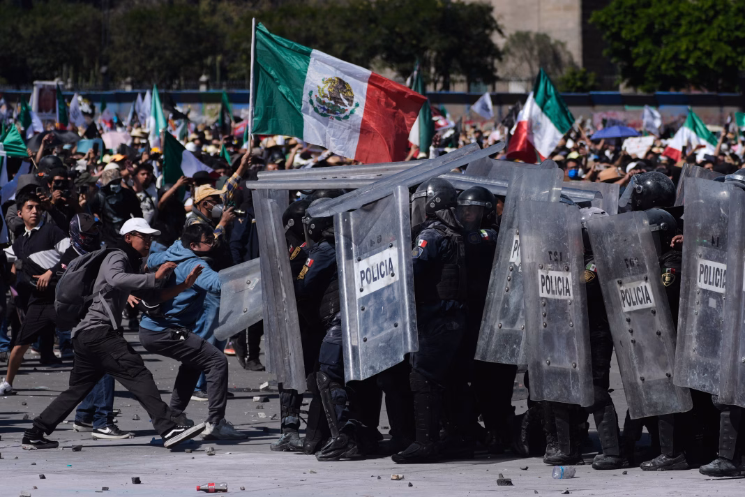Proteste sângeroase ale generației Z in Mexic Proteste sângeroase ale generației Z in Mexic