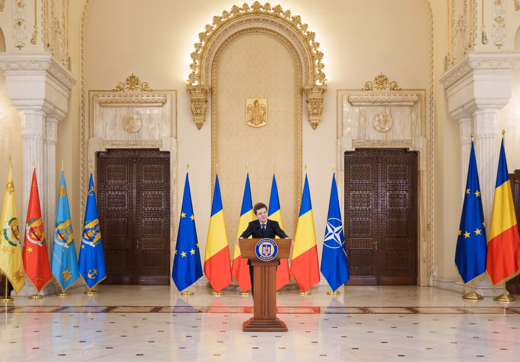 Deutsche Welle: Cele 40 de pagini ale Strategiei de Apărare sugerează o lume în pragul haosului și o Românie aflată pe marginea prăpastiei Deutsche Welle: Cele 40 de pagini ale Strategiei de Apărare sugerează o lume în pragul haosului și o Românie aflată pe marginea prăpastiei