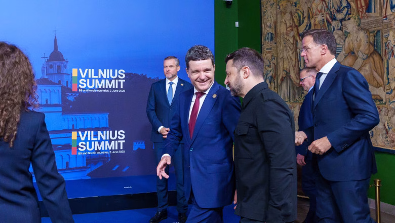Rușii acuză: România a devenit un centru cheie în fluxul de arme către armata ucraineană Rușii acuză: România a devenit un centru cheie în fluxul de arme către armata ucraineană