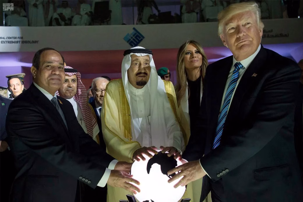 Regatul saudit „dezamăgit” că Trump nu și-a ținut promisiunile Regatul saudit „dezamăgit” că Trump nu și-a ținut promisiunile