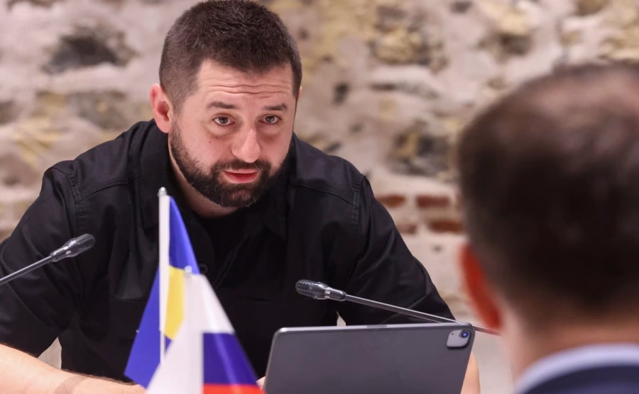 Șeful grupului parlamentar al partidului lui Zelenski: Un acord de pace pentru Ucraina va fi fie rău, fie foarte rău, fie nu va exista Șeful grupului parlamentar al partidului lui Zelenski: Un acord de pace pentru Ucraina va fi fie rău, fie foarte rău, fie nu va exista