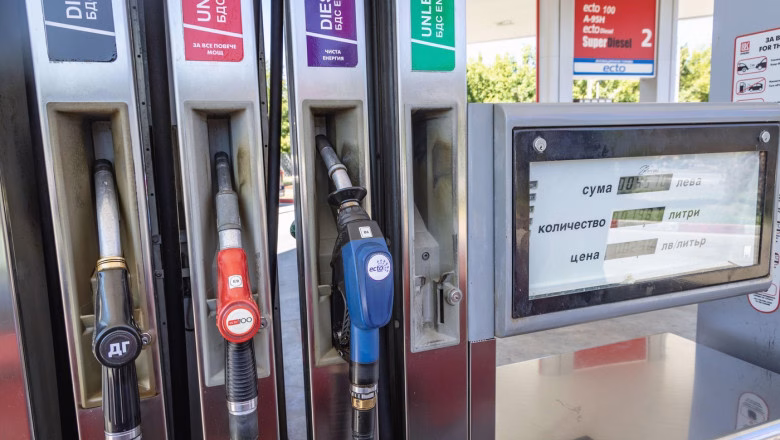 Bulgarii cu venituri sub 652 de euro vor primi 20 euro pe lună după ce motorina a trecut de 1,60 euro pe litru Bulgarii cu venituri sub 652 de euro vor primi 20 euro pe lună după ce motorina a trecut de 1,60 euro pe litru