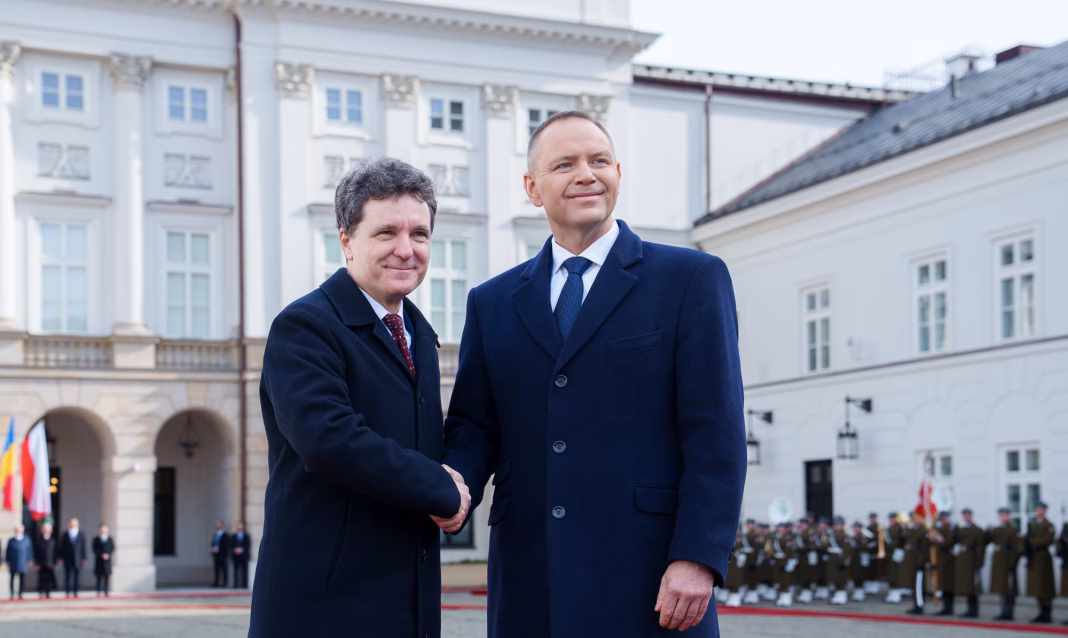 Deutsche Welle: E neclar de ce s-a dus Nicușor la Varșovia Deutsche Welle: E neclar de ce s-a dus Nicușor la Varșovia